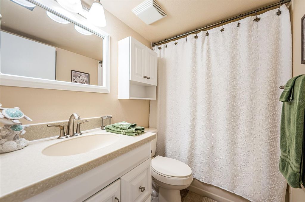 Image 33 of property listing at 6180 SUN BOULEVARD 106, St Petersburg, FL 33715