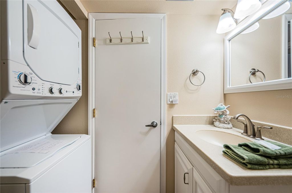 Image 36 of property listing at 6180 SUN BOULEVARD 106, St Petersburg, FL 33715