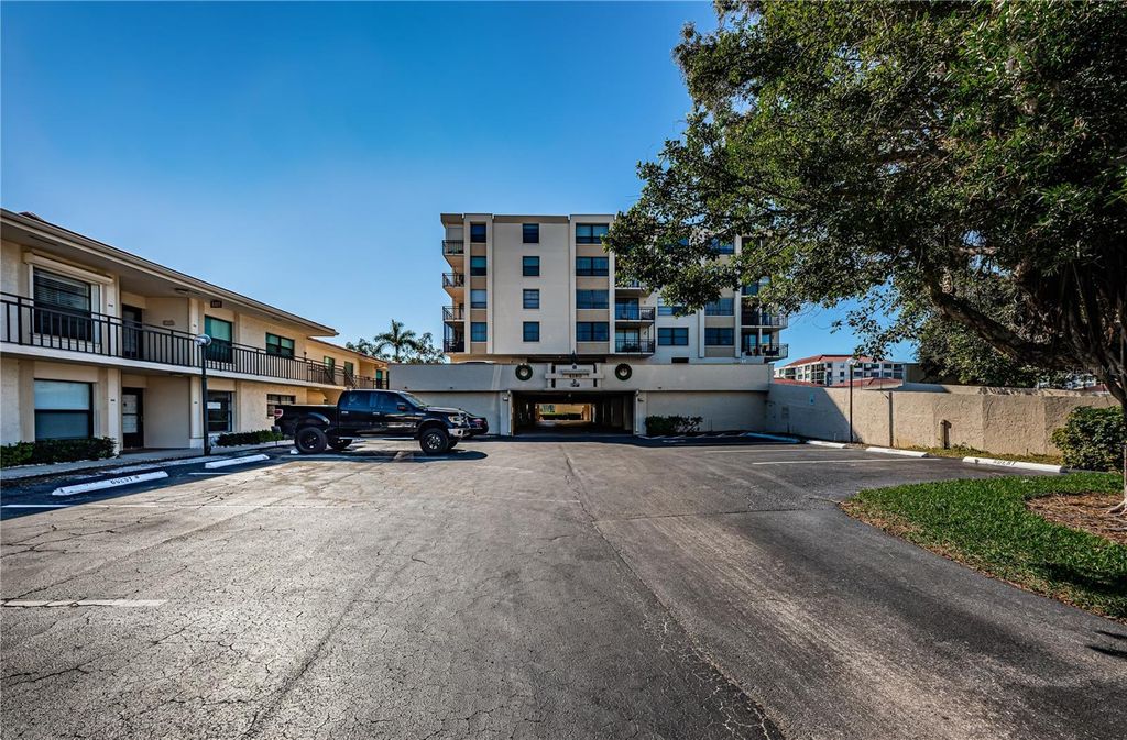 Image 49 of property listing at 6180 SUN BOULEVARD 106, St Petersburg, FL 33715