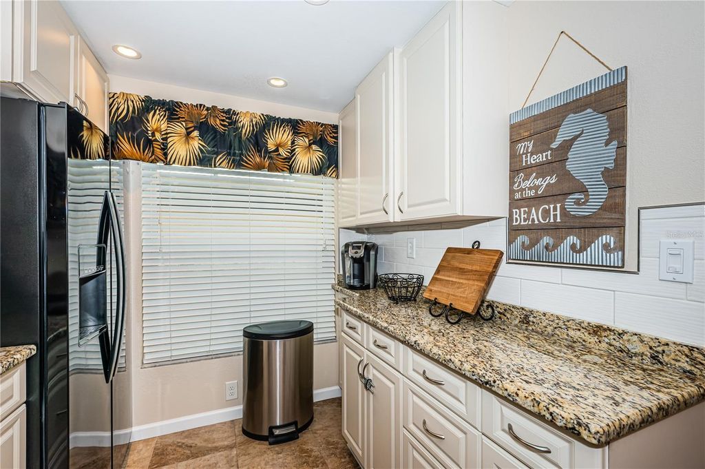 Image 8 of property listing at 6180 SUN BOULEVARD 106, St Petersburg, FL 33715