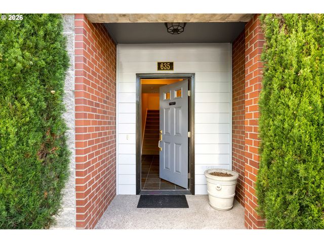 635 Nw 24TH Ave 6-2, Portland, OR 97210