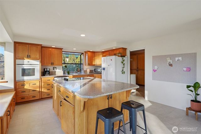 3308 N Narrows Drive, Tacoma, WA 98407