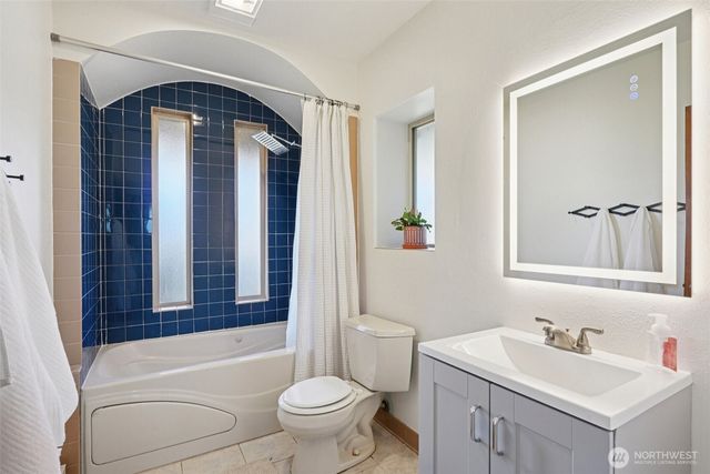 3308 N Narrows Drive, Tacoma, WA 98407