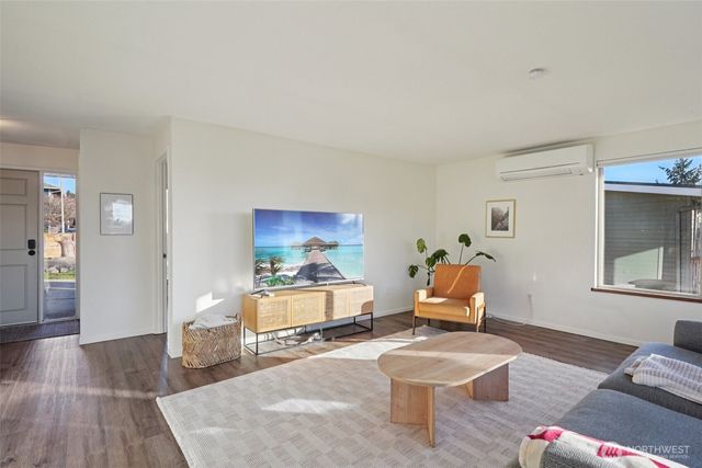 3308 N Narrows Drive, Tacoma, WA 98407