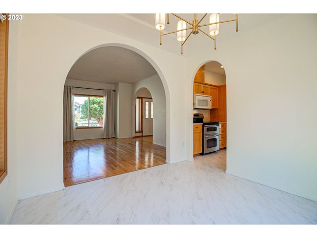 1495 Ne ZACHARY St, Hillsboro, OR 97124