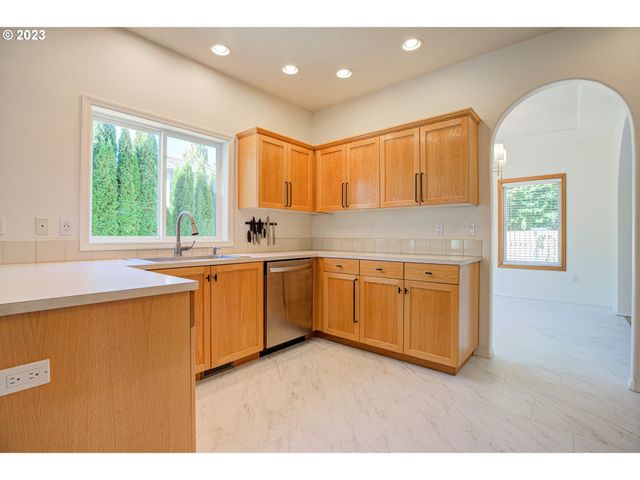 1495 Ne ZACHARY St, Hillsboro, OR 97124