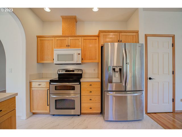 1495 Ne ZACHARY St, Hillsboro, OR 97124