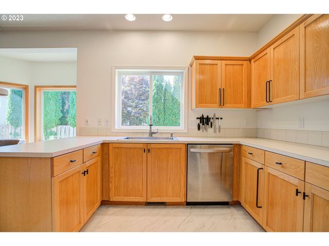 1495 Ne ZACHARY St, Hillsboro, OR 97124