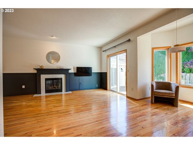 1495 Ne ZACHARY St, Hillsboro, OR 97124