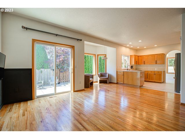 1495 Ne ZACHARY St, Hillsboro, OR 97124