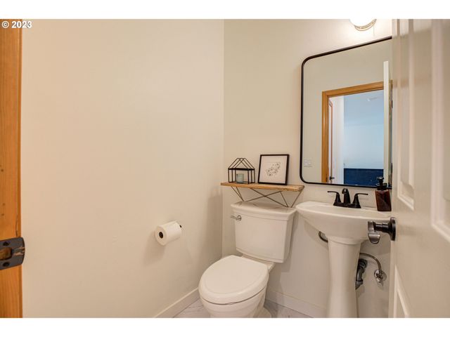 1495 Ne ZACHARY St, Hillsboro, OR 97124