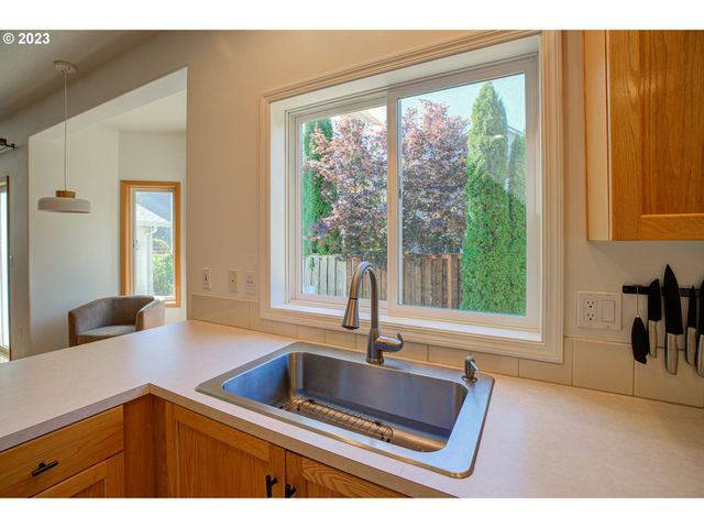 1495 Ne ZACHARY St, Hillsboro, OR 97124