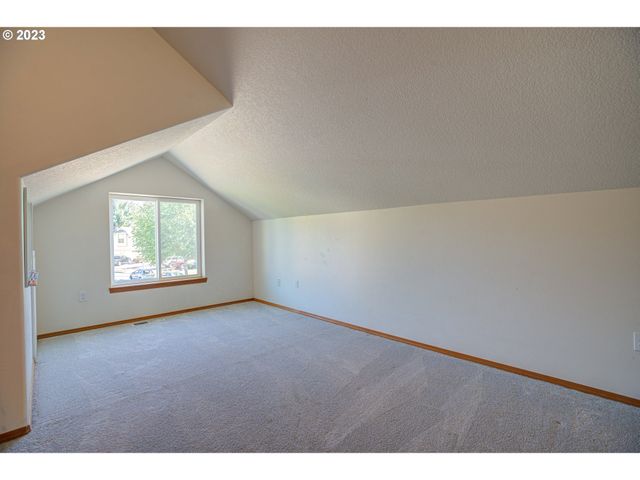 1495 Ne ZACHARY St, Hillsboro, OR 97124