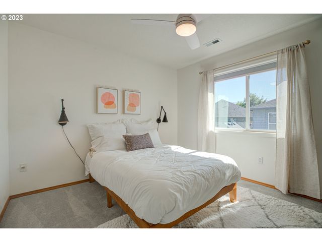 1495 Ne ZACHARY St, Hillsboro, OR 97124