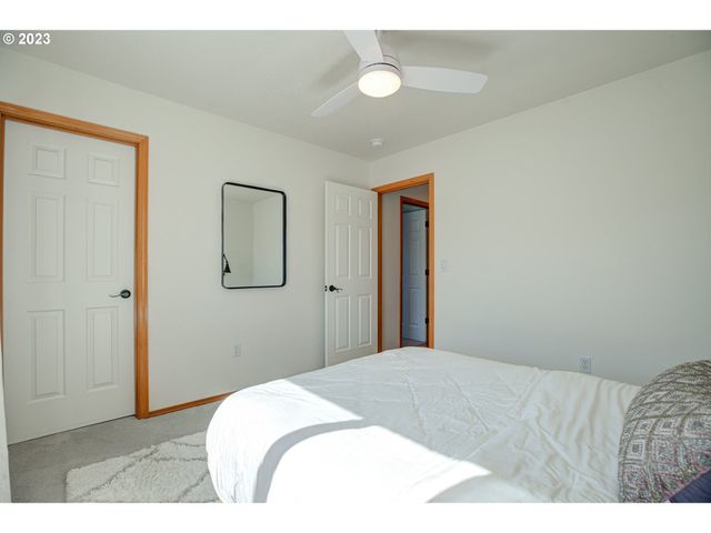 1495 Ne ZACHARY St, Hillsboro, OR 97124