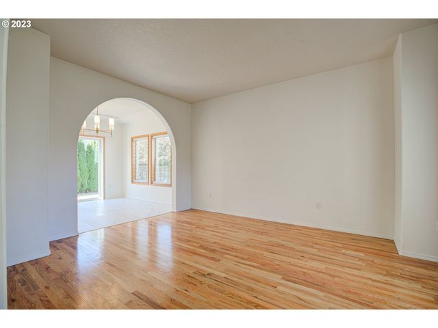 1495 Ne ZACHARY St, Hillsboro, OR 97124