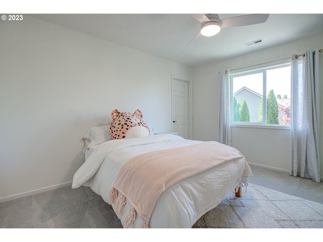 1495 Ne ZACHARY St, Hillsboro, OR 97124