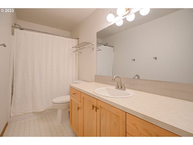 1495 Ne ZACHARY St, Hillsboro, OR 97124