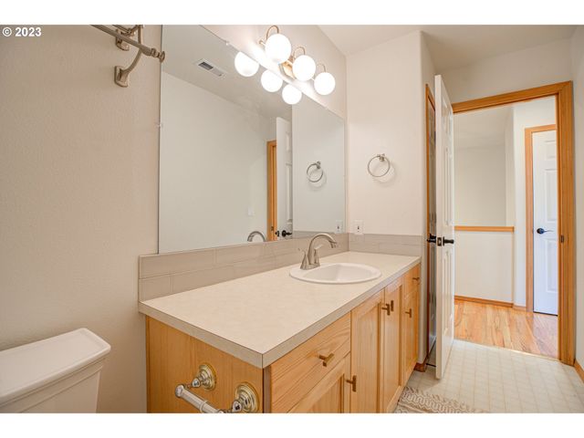 1495 Ne ZACHARY St, Hillsboro, OR 97124