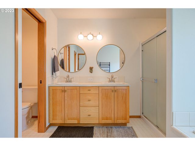 1495 Ne ZACHARY St, Hillsboro, OR 97124