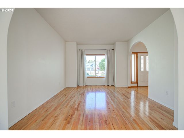 1495 Ne ZACHARY St, Hillsboro, OR 97124