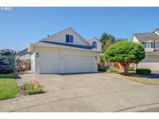 1495 Ne ZACHARY St, Hillsboro, OR 97124