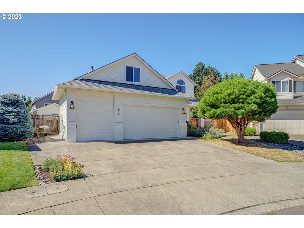 1495 Ne ZACHARY St, Hillsboro, OR 97124
