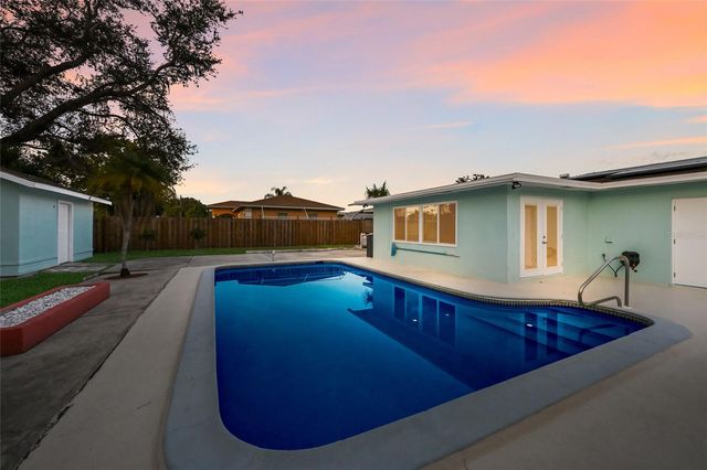 2411 RIDGE AVENUE, Sarasota, FL 34235