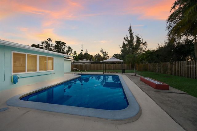 2411 RIDGE AVENUE, Sarasota, FL 34235