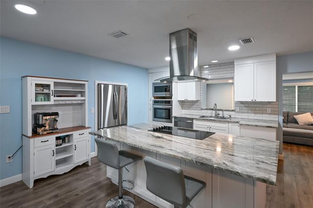 2411 RIDGE AVENUE, Sarasota, FL 34235