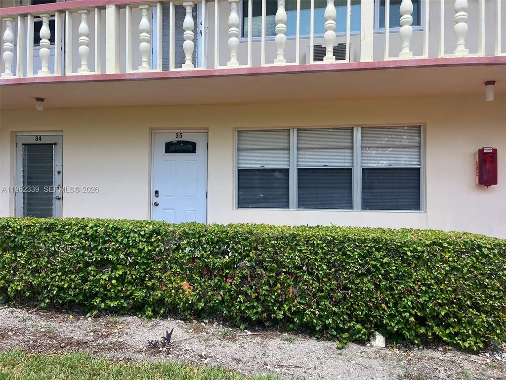 35 Camden B, West Palm Beach, FL 33417