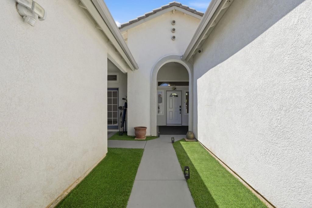 26875 Montseratt Court, Murrieta, CA 92563 — photo 3