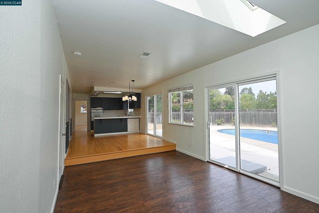 21 Eric Ct, Pleasant Hill, CA 94523