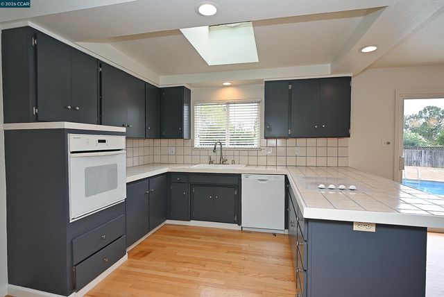 21 Eric Ct, Pleasant Hill, CA 94523