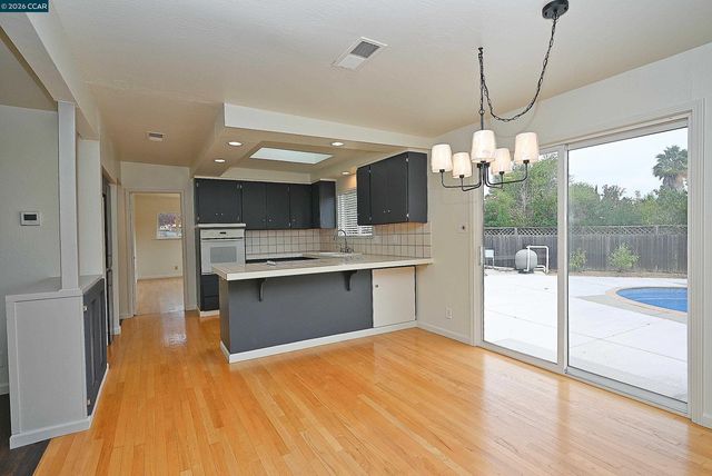21 Eric Ct, Pleasant Hill, CA 94523
