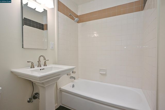 21 Eric Ct, Pleasant Hill, CA 94523