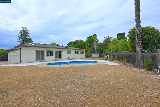 21 Eric Ct, Pleasant Hill, CA 94523