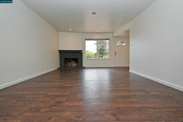 21 Eric Ct, Pleasant Hill, CA 94523