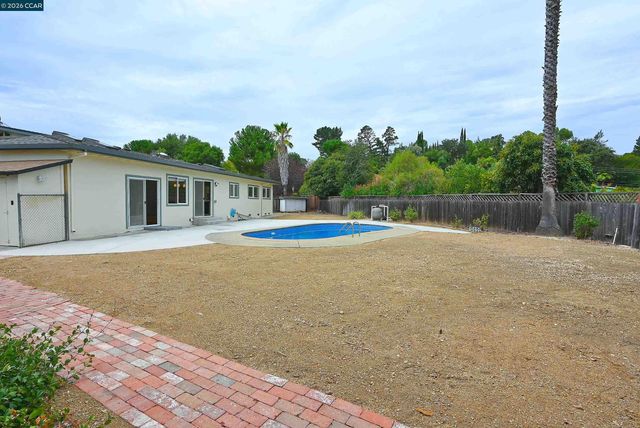 21 Eric Ct, Pleasant Hill, CA 94523