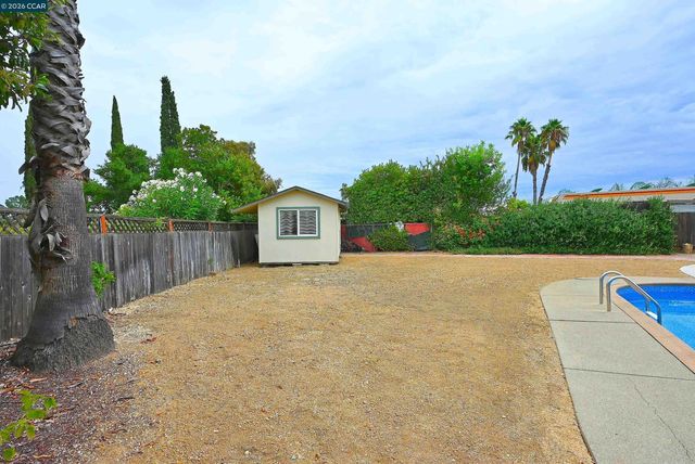 21 Eric Ct, Pleasant Hill, CA 94523