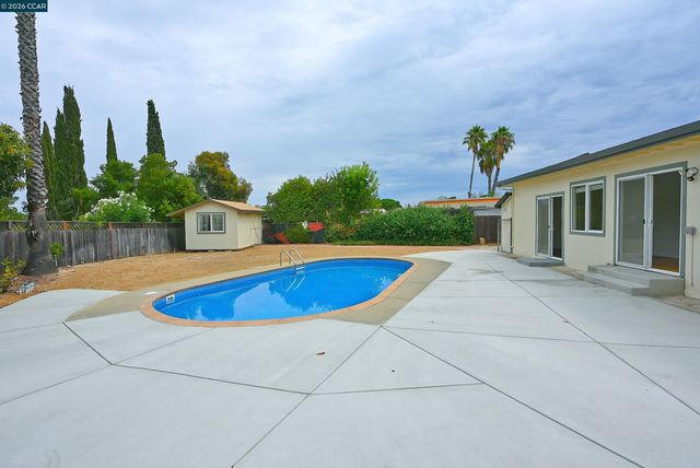 21 Eric Ct, Pleasant Hill, CA 94523