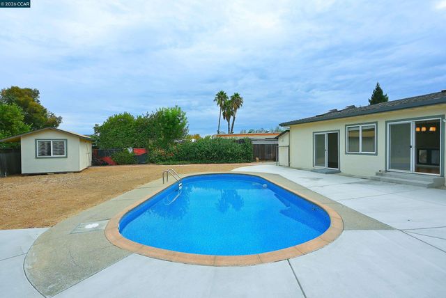 21 Eric Ct, Pleasant Hill, CA 94523