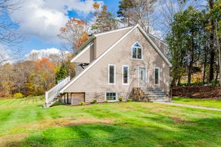 15 Lynns Corner Road, Woodbury, CT 06798