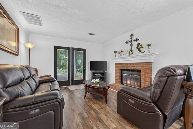 320 Williamsburg Way, Fayetteville, GA 30214