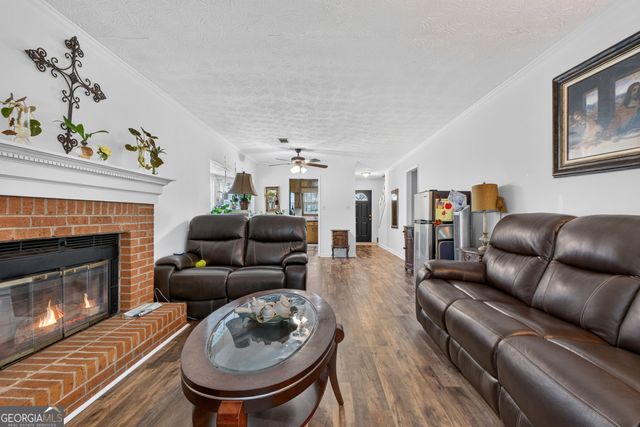 320 Williamsburg Way, Fayetteville, GA 30214