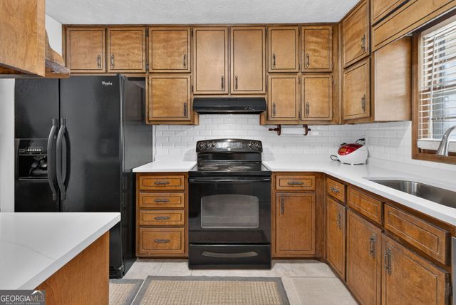 320 Williamsburg Way, Fayetteville, GA 30214