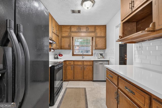 320 Williamsburg Way, Fayetteville, GA 30214