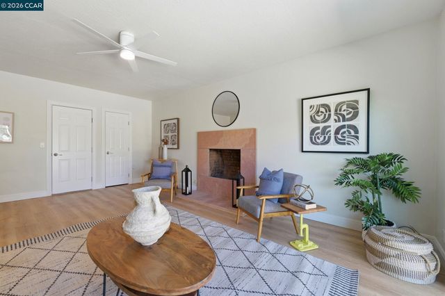 1525 American Beauty Dr, Concord, CA 94521