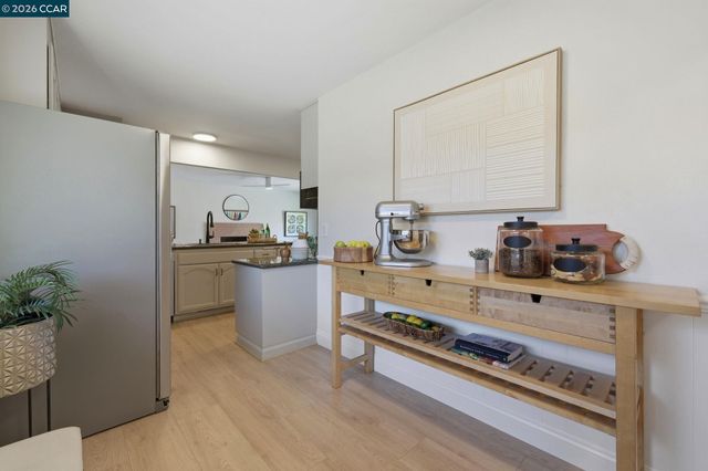 1525 American Beauty Dr, Concord, CA 94521