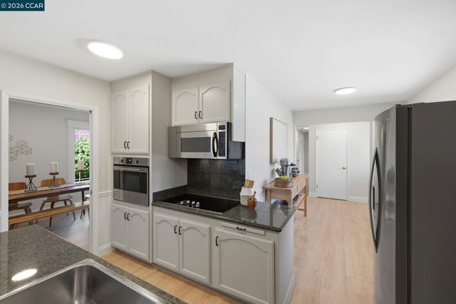 1525 American Beauty Dr, Concord, CA 94521